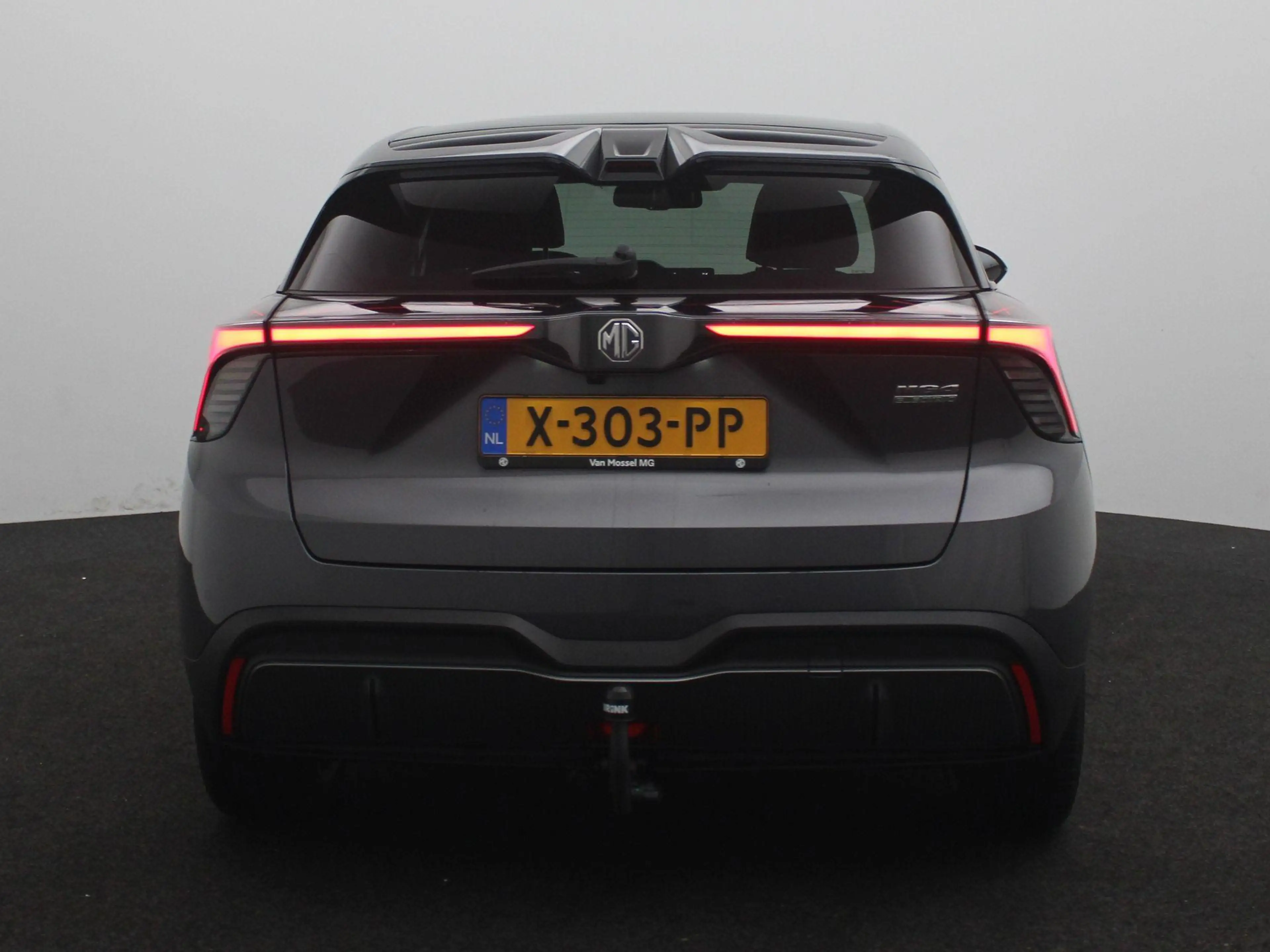 MG MG4 Trophy Extended Range 77 kWh — photo 5