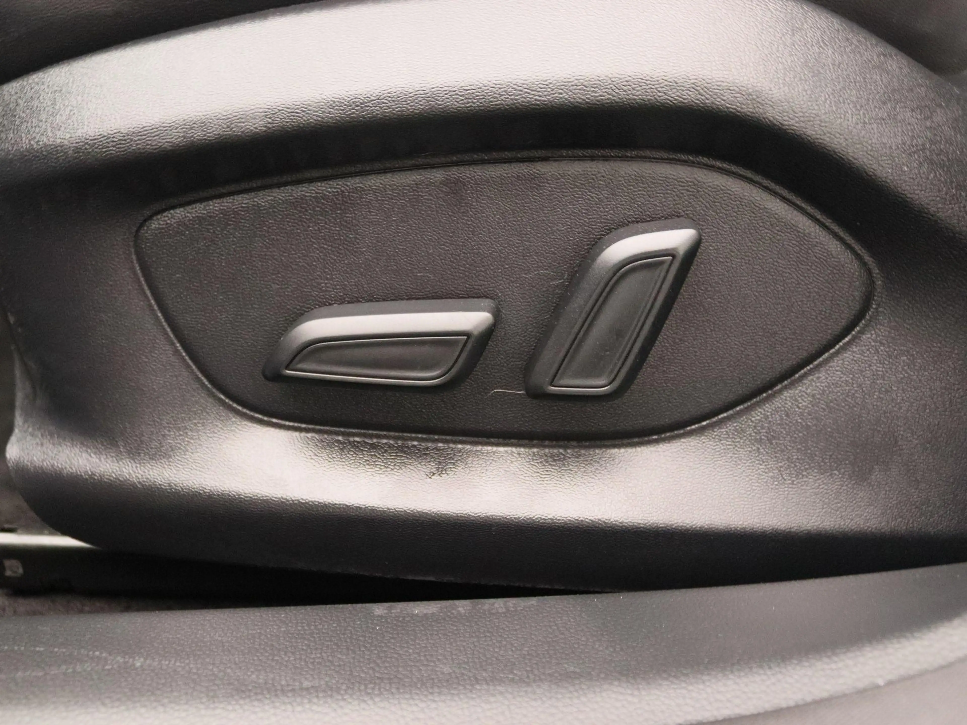 MG MG4 Trophy Extended Range 77 kWh — photo 12
