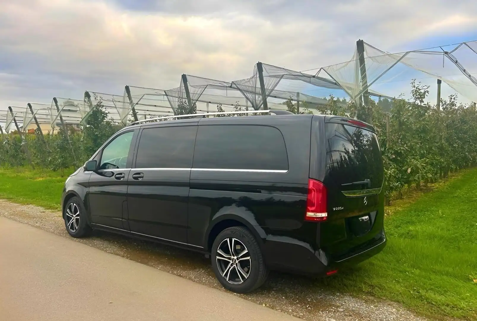 Mercedes-Benz V 200 V 220 CDI/d, 250 CDI/BT/d AVANTGARDE extralang Fekete - 2