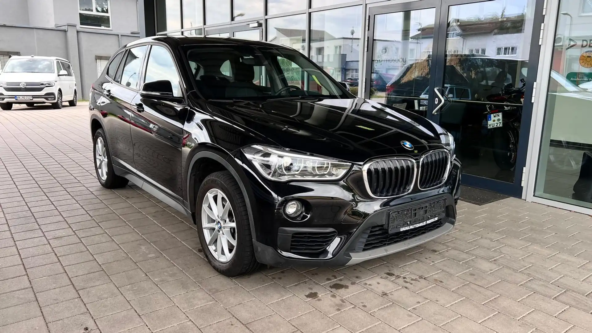 BMW X1 X1 20i,PDC, TEMPOMAT, BLUETOOTH Black - 1
