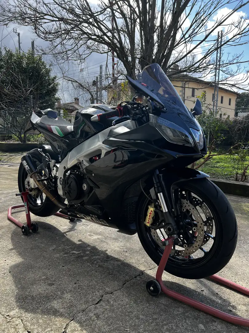 Aprilia RSV4 R - 1