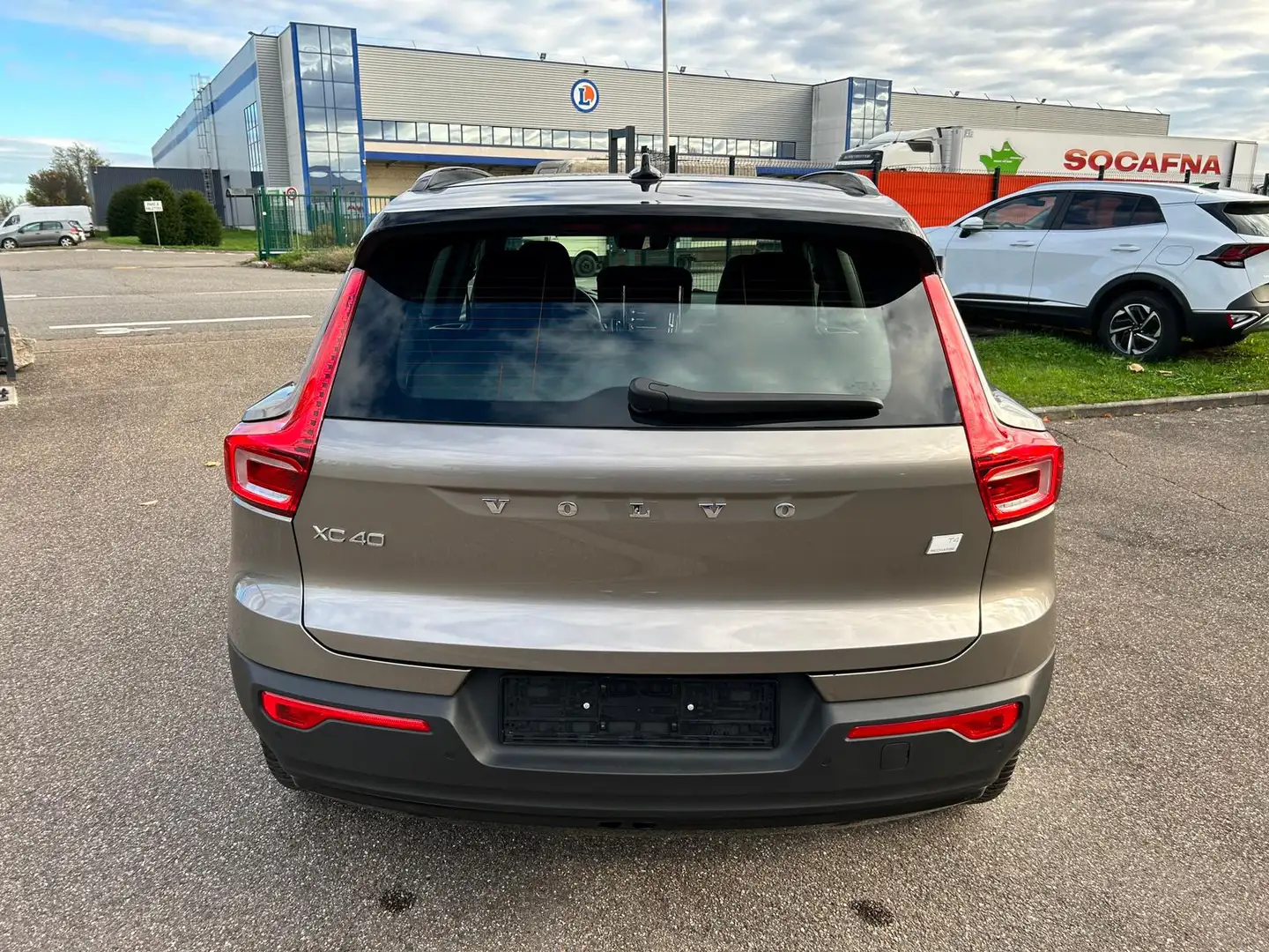 Volvo XC40 T4 Recharge 129+82 ch DCT7 R-Design Beige - 2