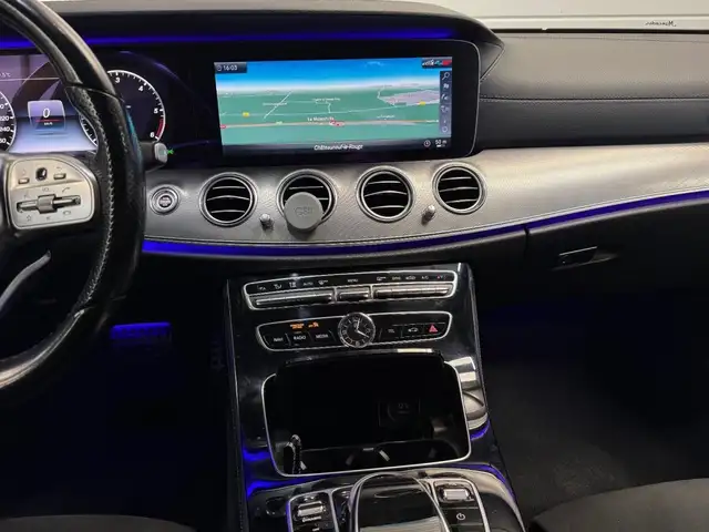 Mercedes-Benz 220 view 15