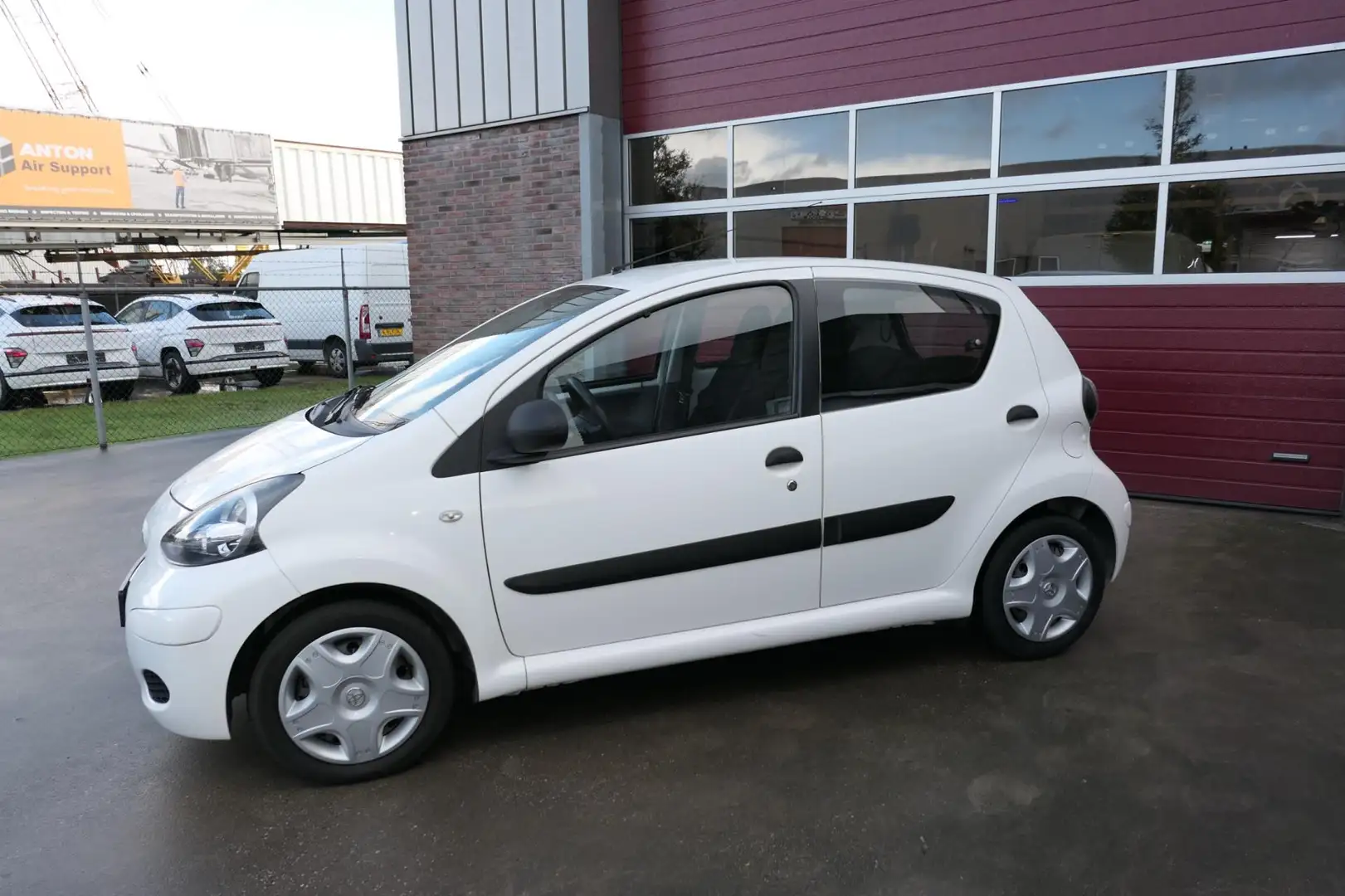 Toyota Aygo 1.0-12V Now, Airco, 54.000 KM !!, 5 deurs, Electri Blanc - 2