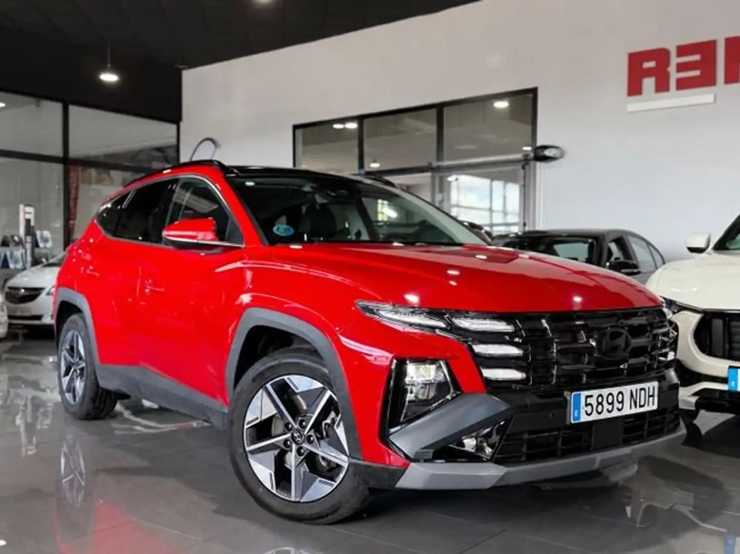 Hyundai TUCSON 1.6T 118kW (160CV) 48V DCT Tecno Sky Rojo - 2
