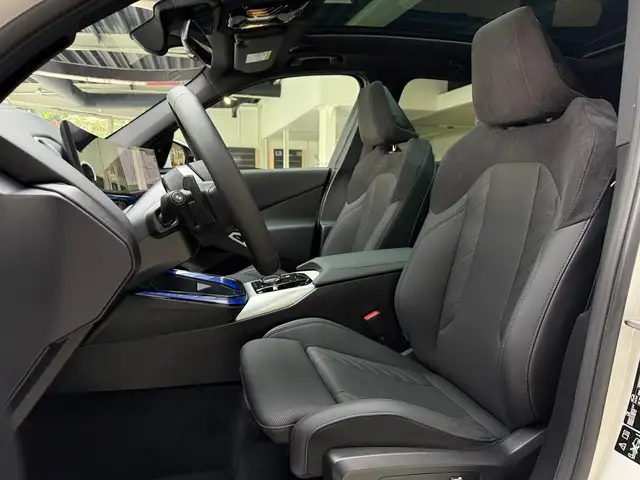 BMW X3 view 12