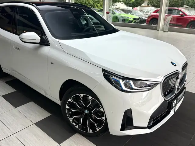 BMW X3 view 5