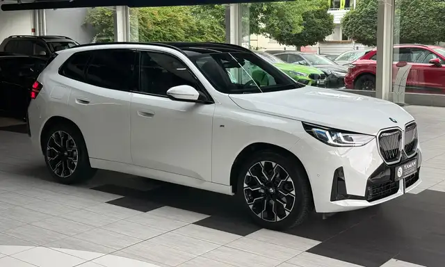 BMW X3 view 4
