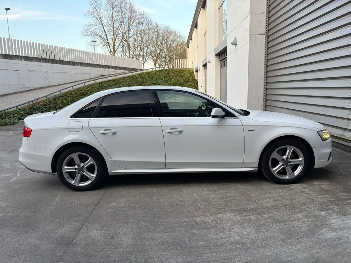 Audi A4 2.0TDI DPF S line edition 150 Blanco - 2