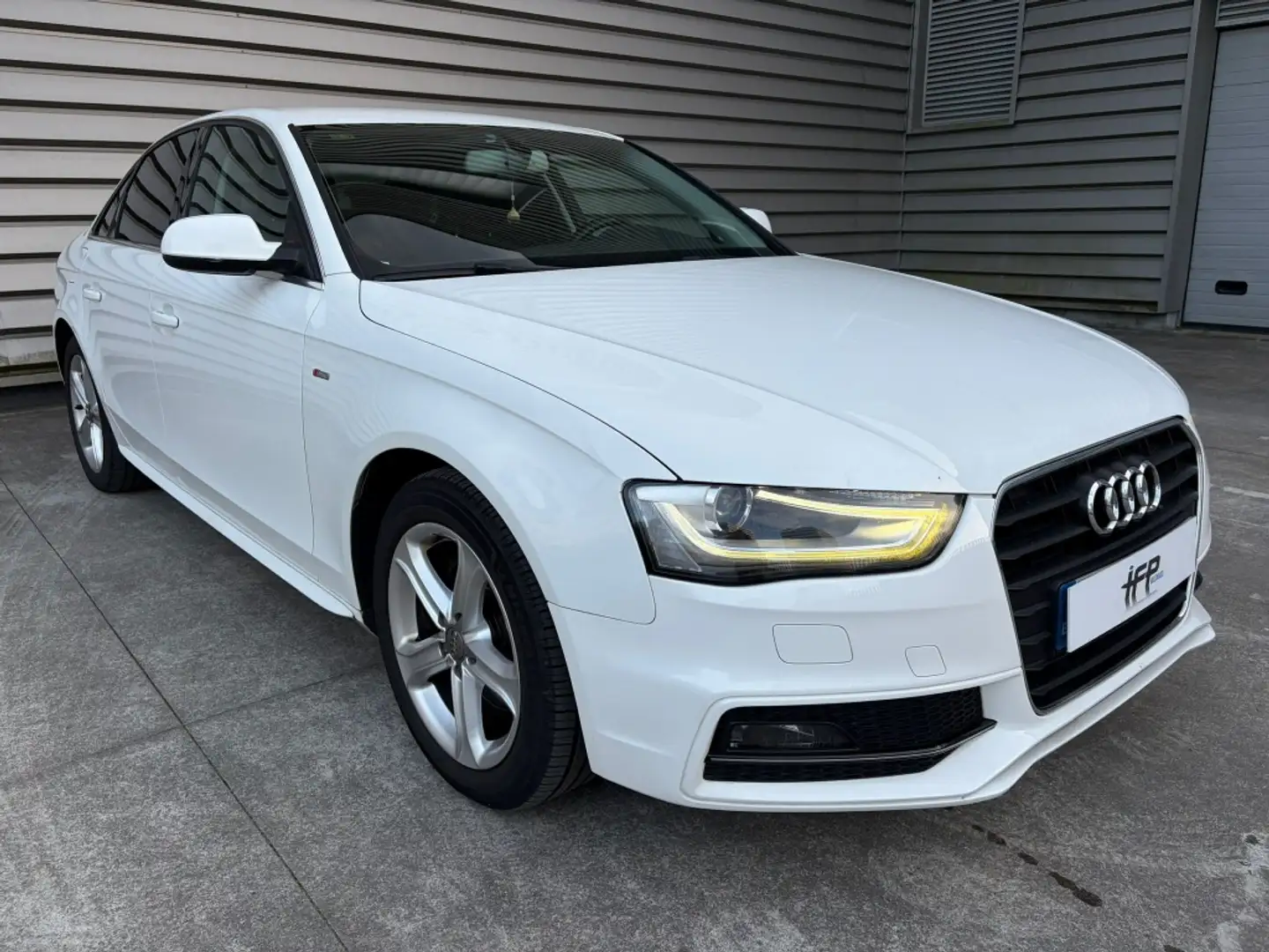 Audi A4 2.0TDI DPF S line edition 150 Blanco - 1