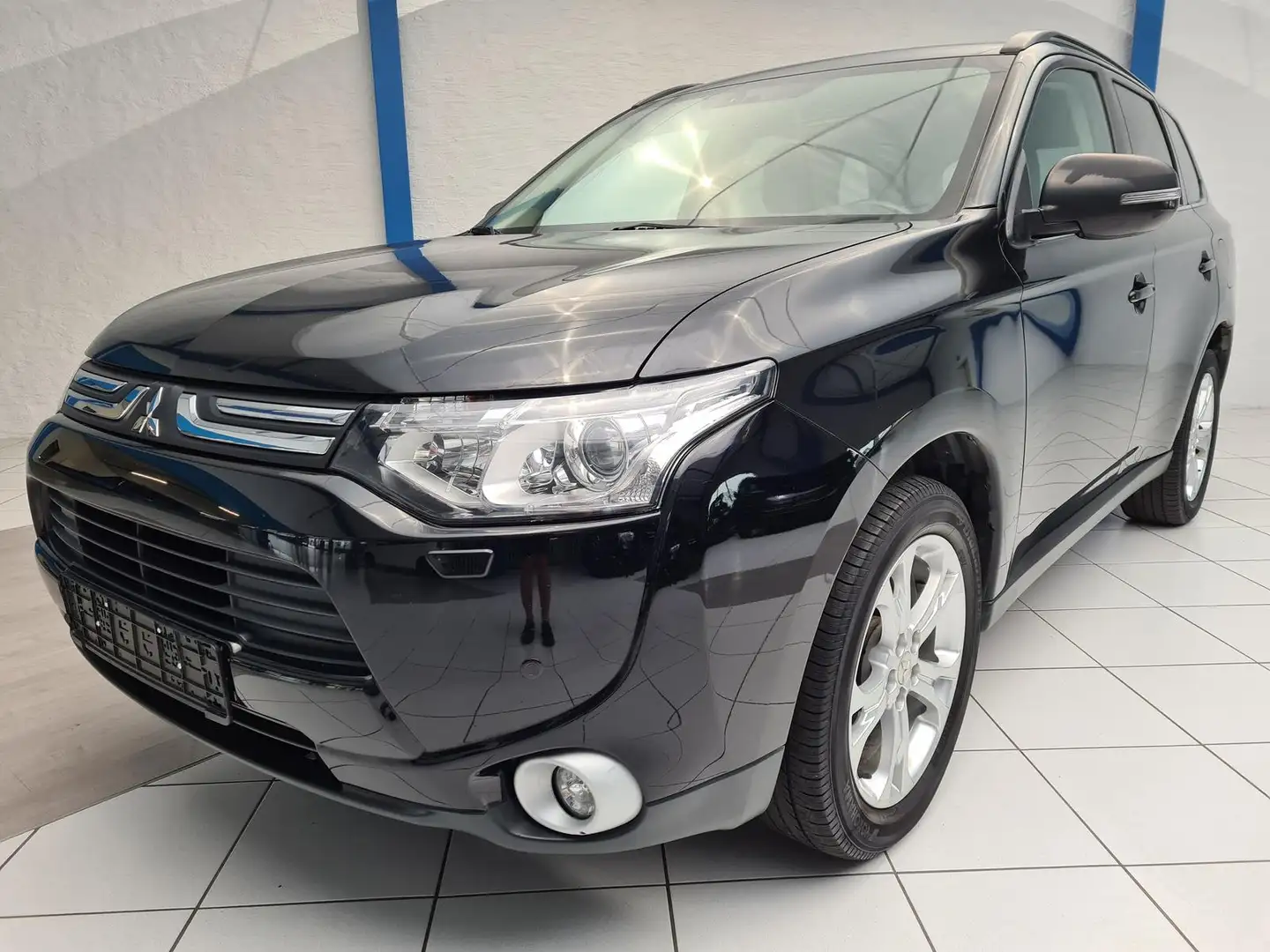 Mitsubishi Outlander 2.2 4WD | 7 Sitze | Xenon | AHK Negro - 2