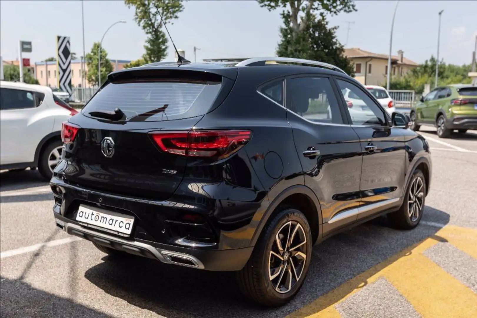 MG ZS 1.0 Luxury auto Zwart - 2