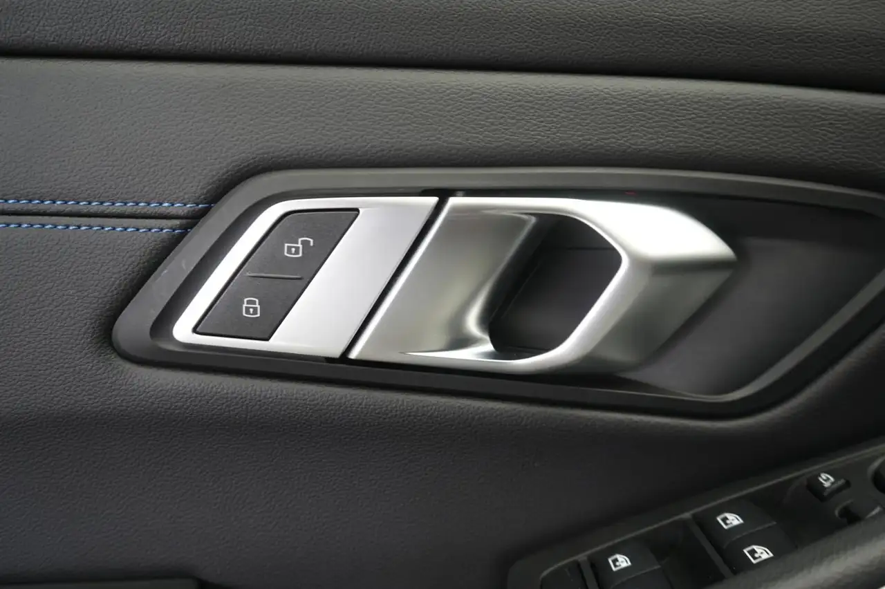 BMW 3 Series i M-Sport HUD/Kamera/Lane/Side/, миниатюра 23