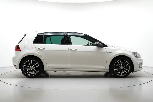 Volkswagen Golf view 4