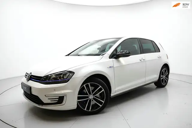 2015 Volkswagen Golf in White for sale