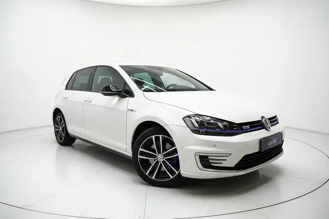 Volkswagen Golf view 3