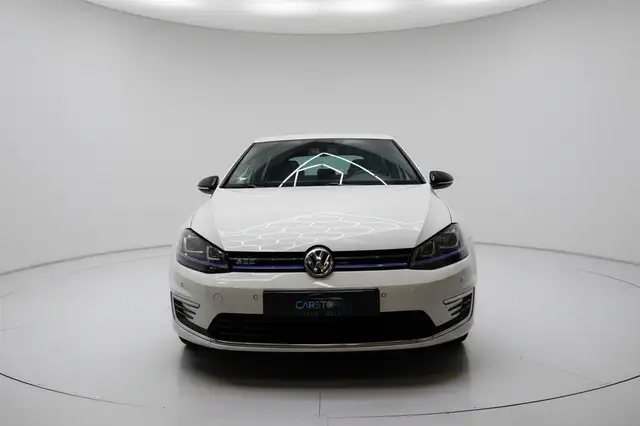 Volkswagen Golf view 2