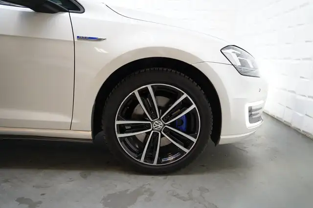 Volkswagen Golf view 9