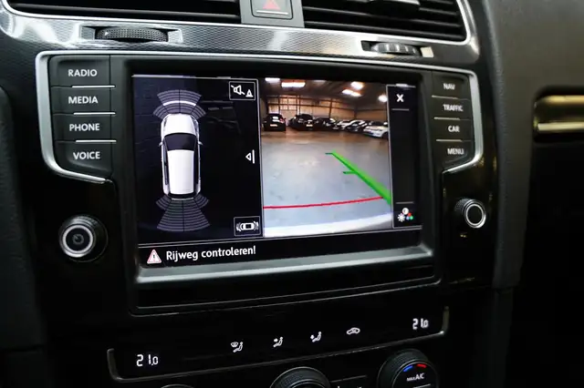Volkswagen Golf view 14