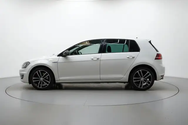 Volkswagen Golf view 5
