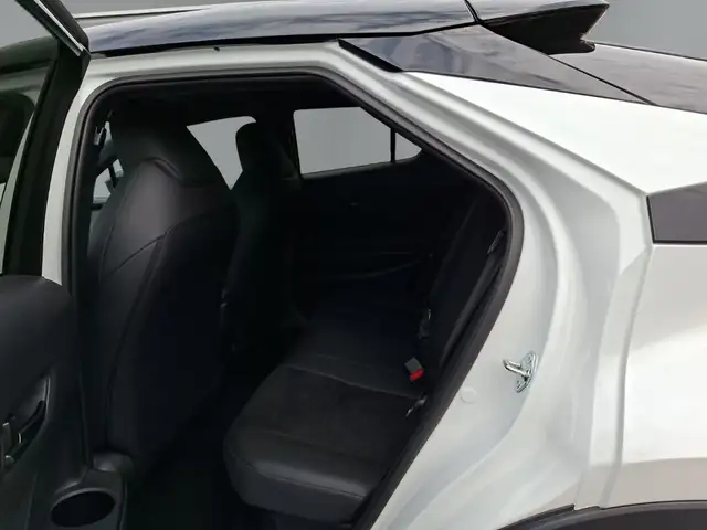 Toyota C-HR view 11