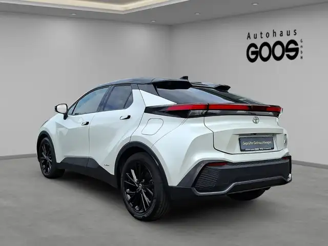 Toyota C-HR view 3