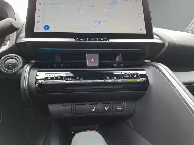 Toyota C-HR view 15