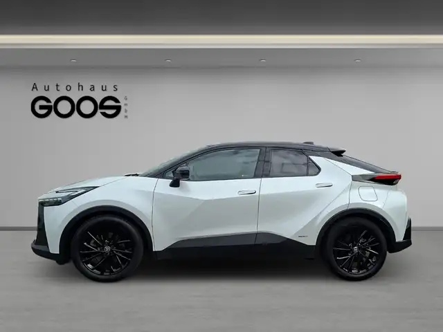 Toyota C-HR view 2