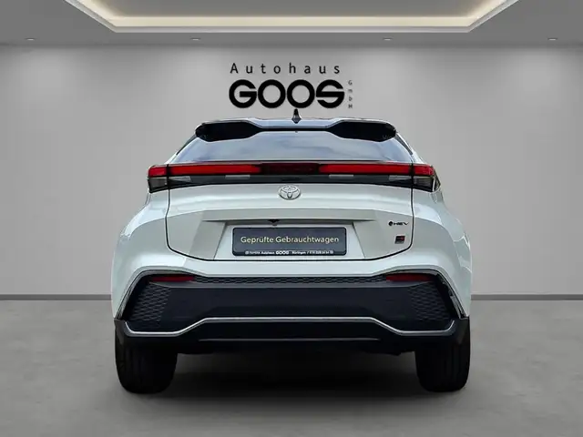 Toyota C-HR view 4