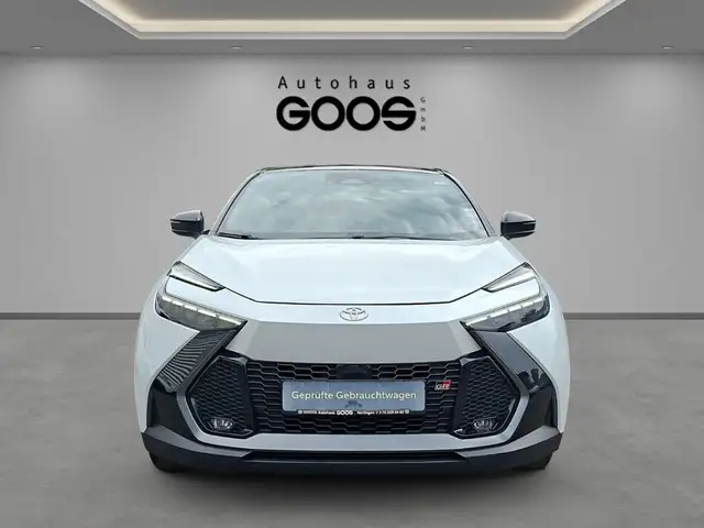 Toyota C-HR view 8