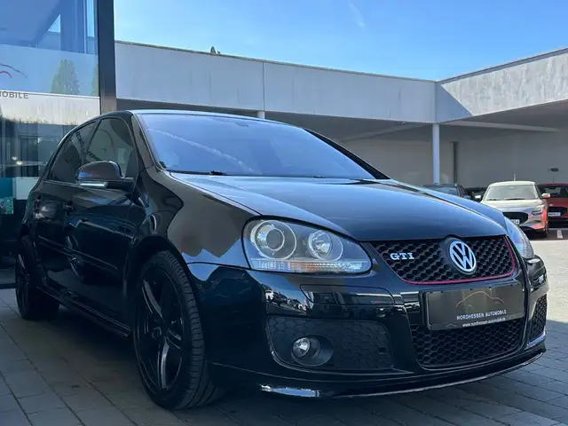 Volkswagen Golf view 2