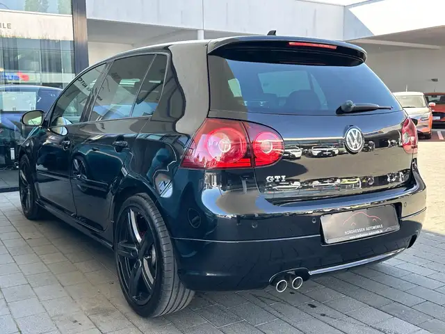Volkswagen Golf view 3