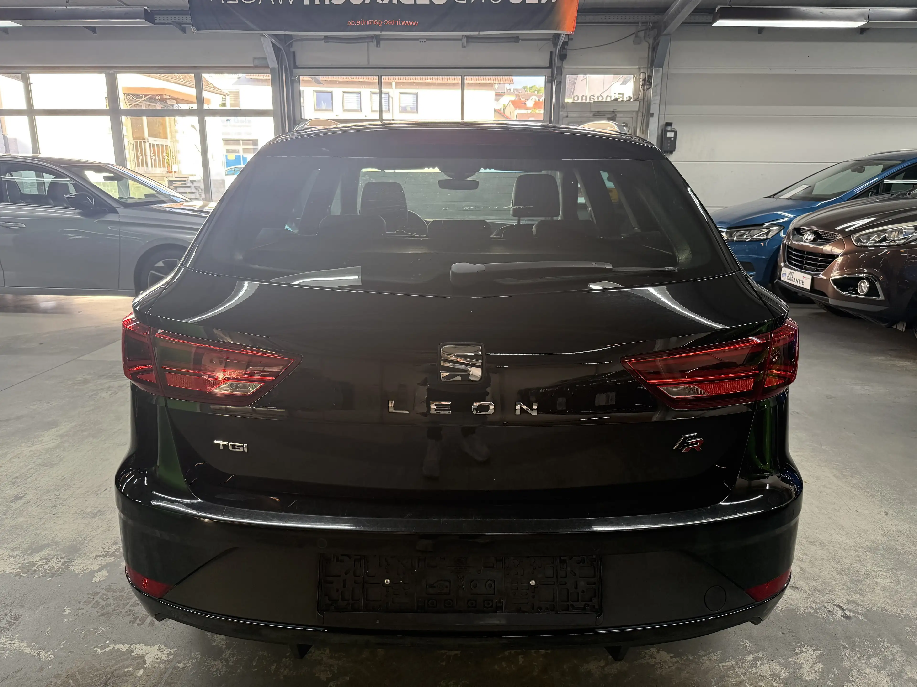 SEAT Leon FR Black Matt Edition — photo 4