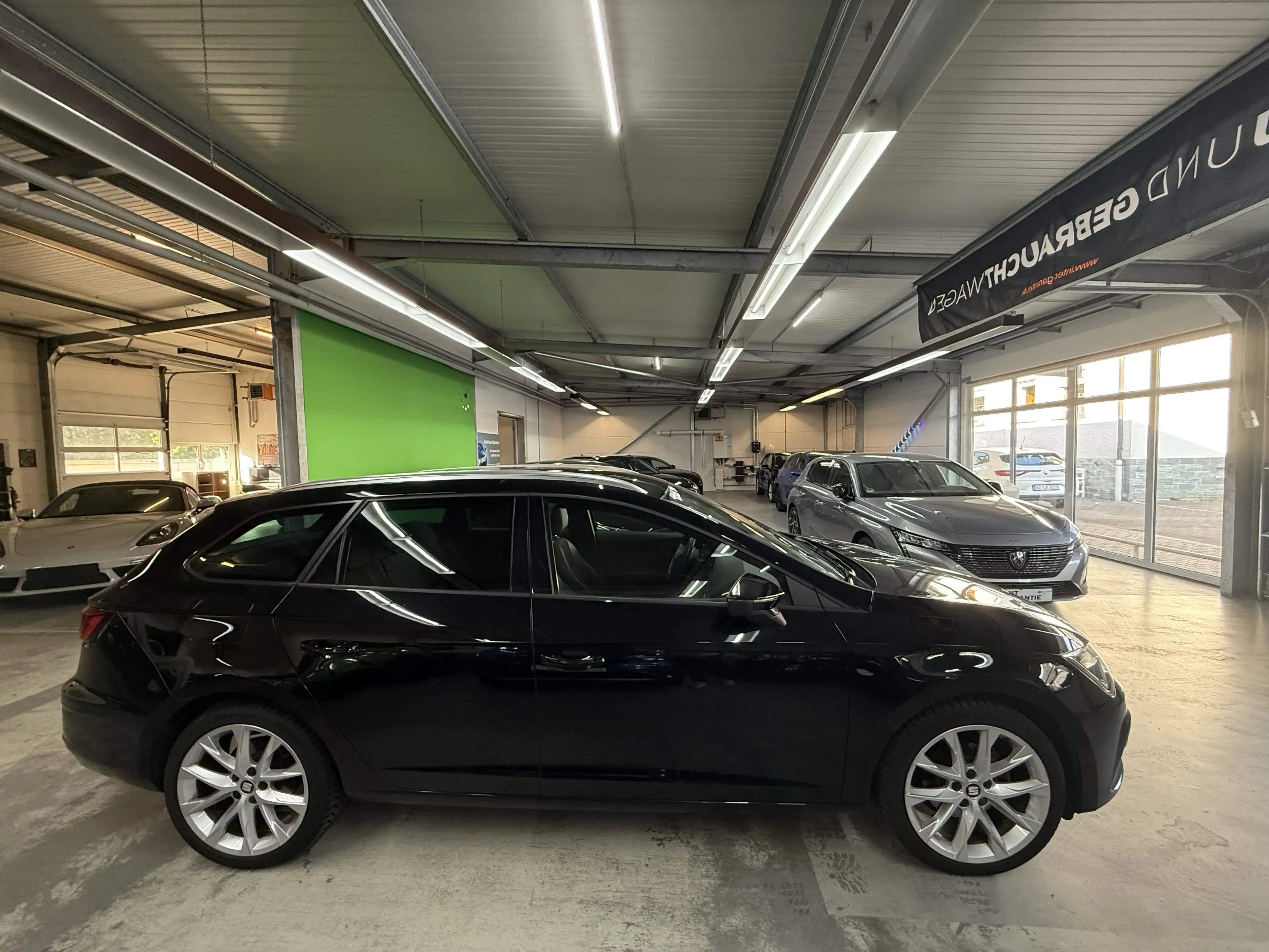 SEAT Leon FR Black Matt Edition — photo 7