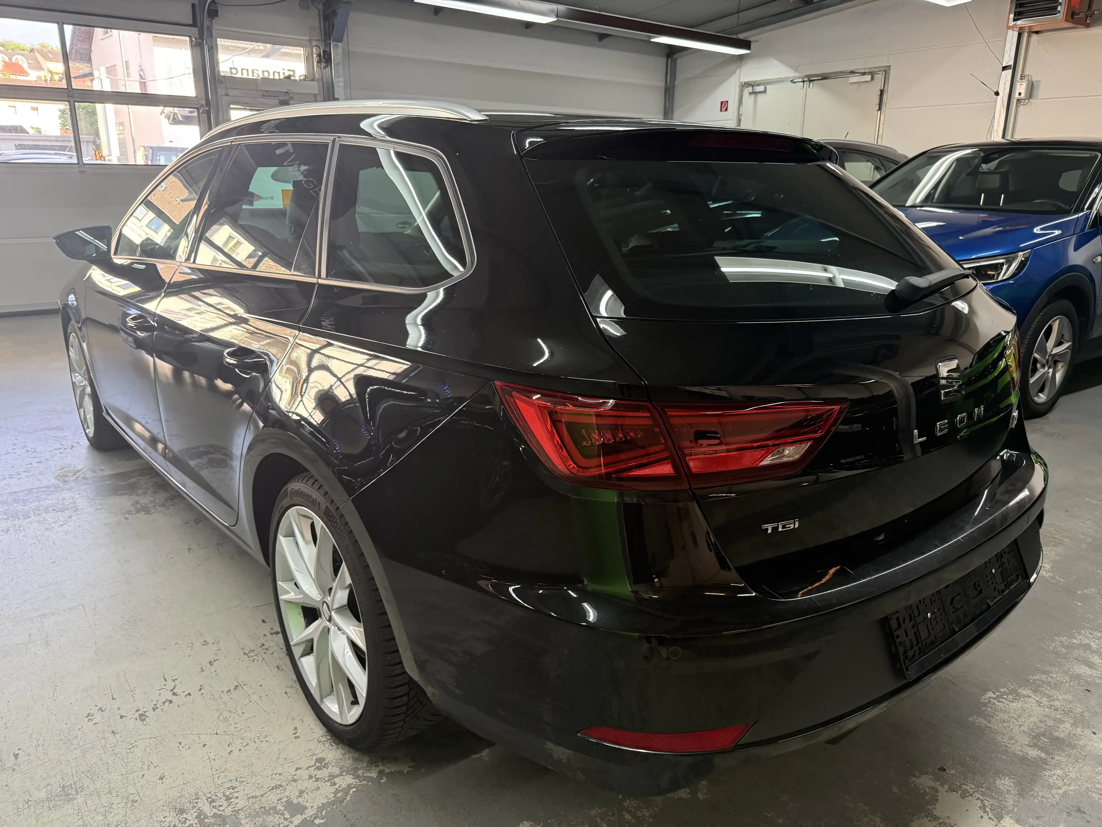 SEAT Leon FR Black Matt Edition — photo 5