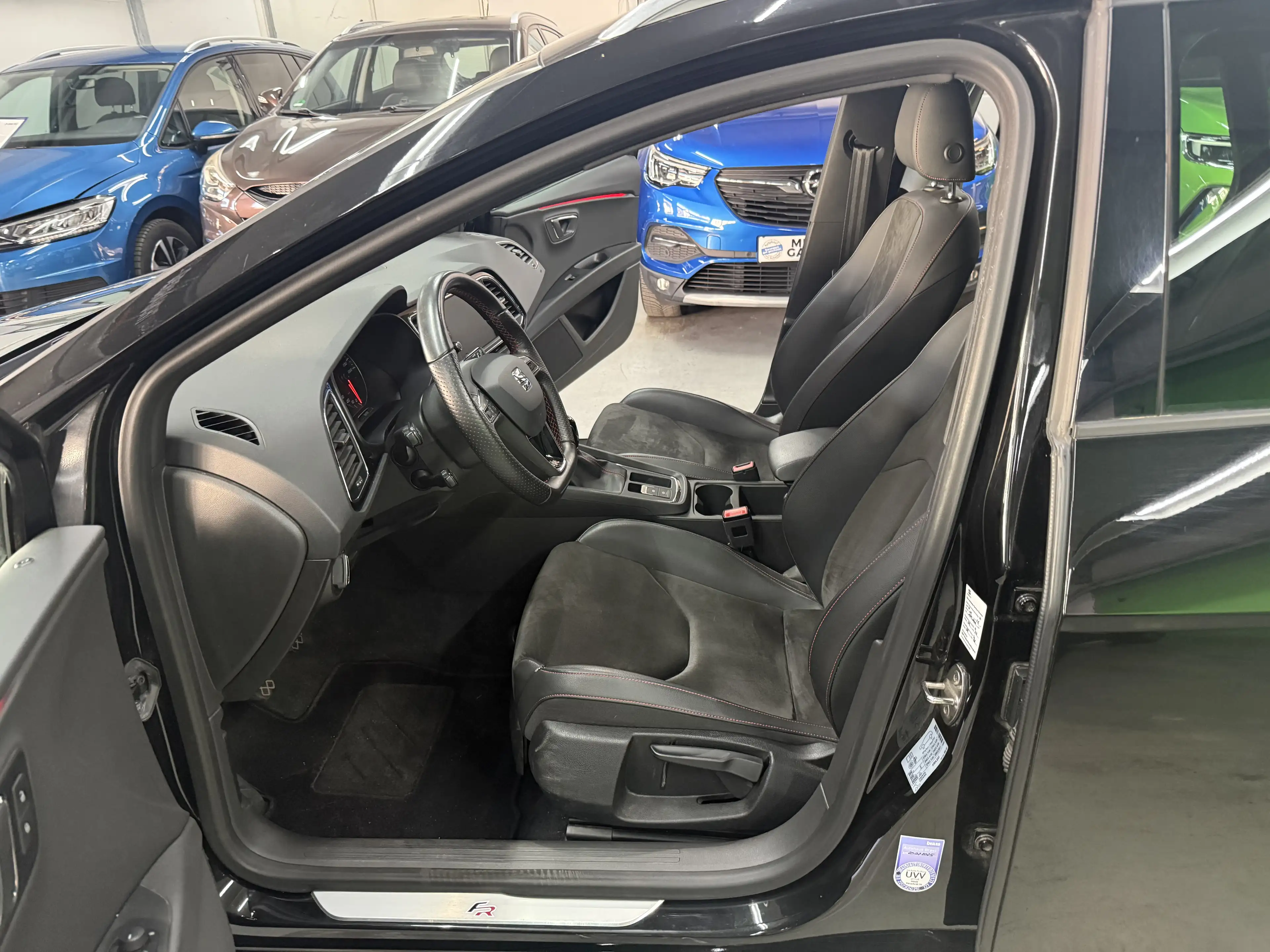 SEAT Leon FR Black Matt Edition — photo 12
