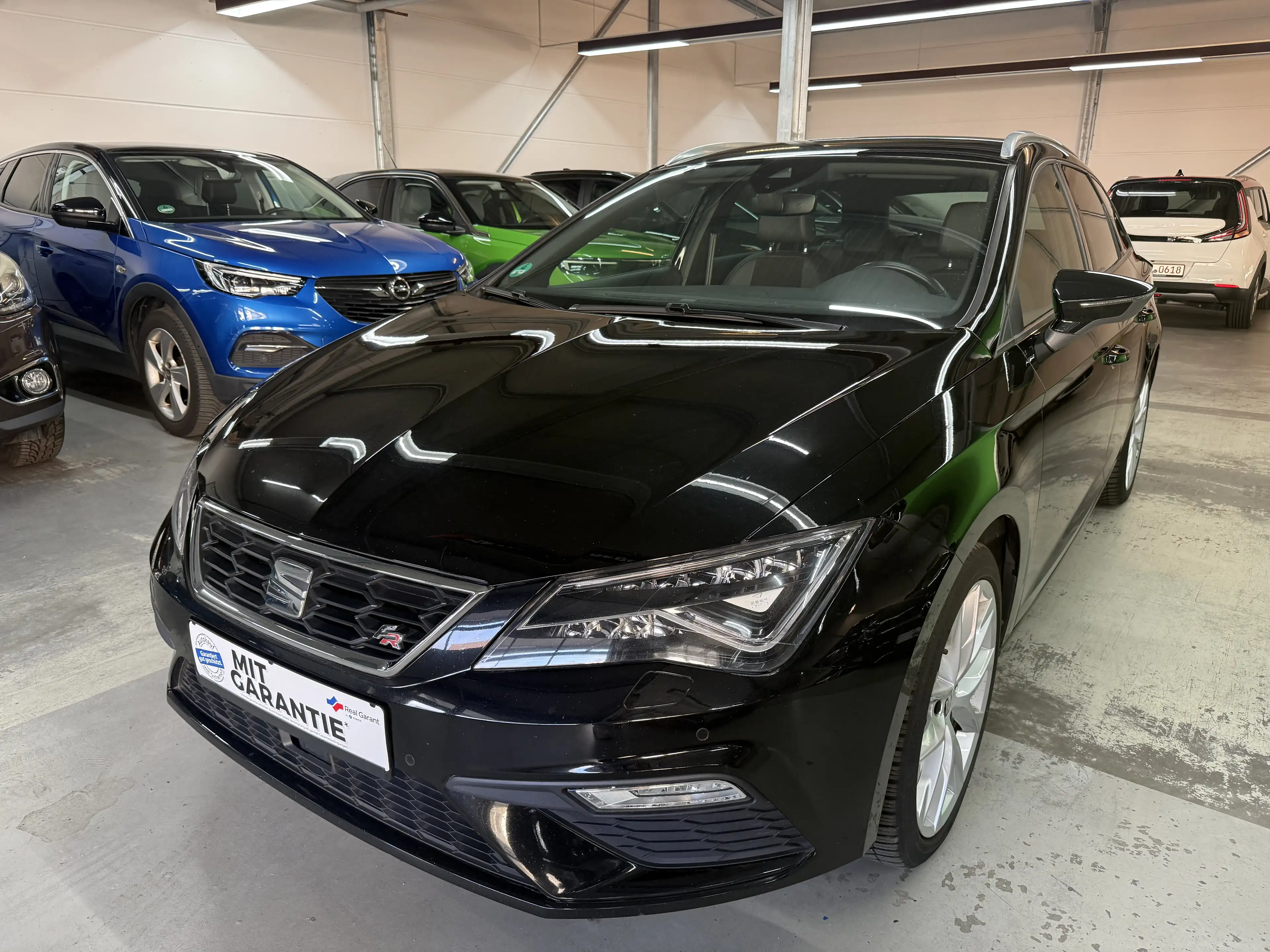 SEAT Leon FR Black Matt Edition — photo 3