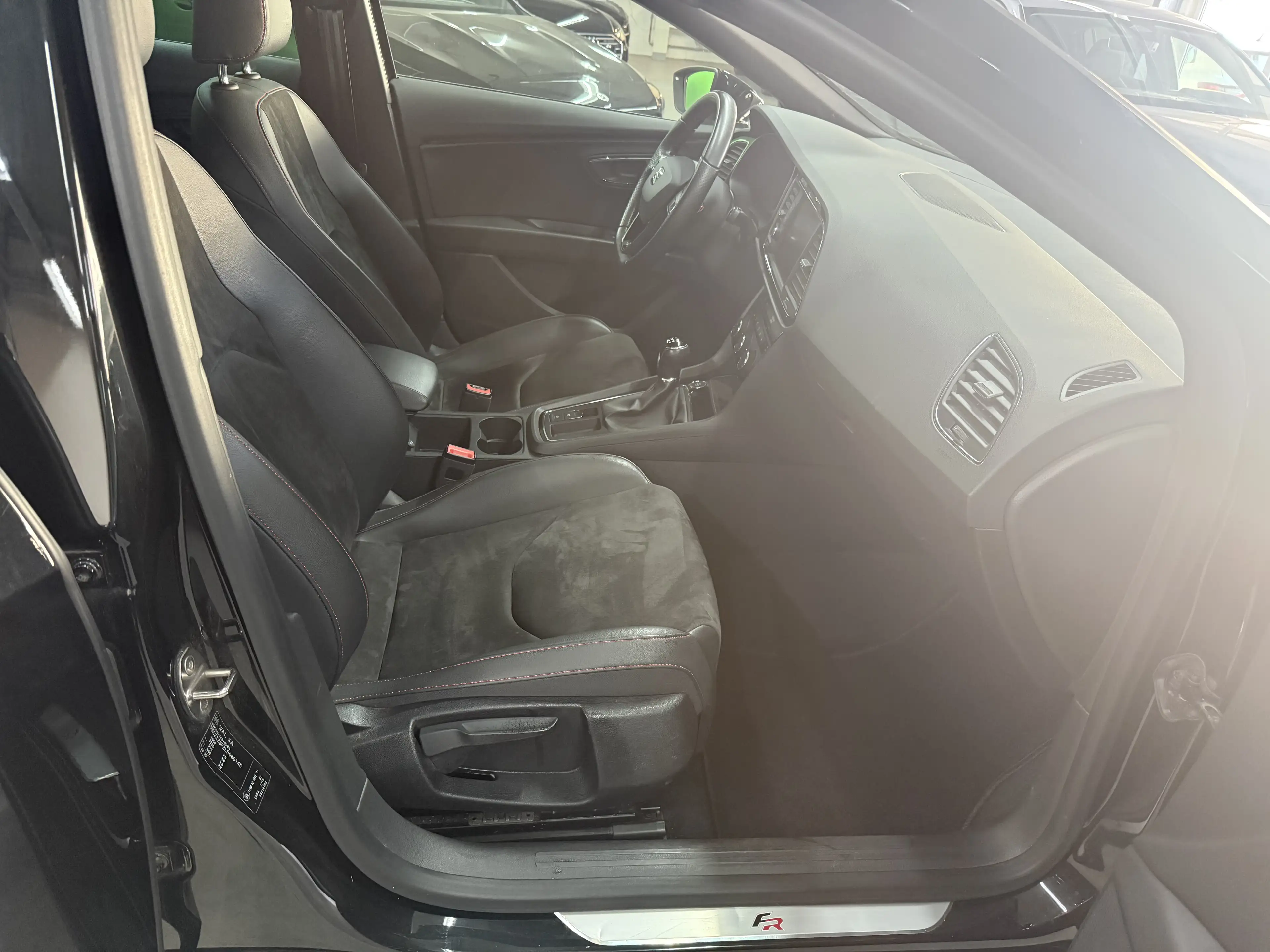 SEAT Leon FR Black Matt Edition — photo 13