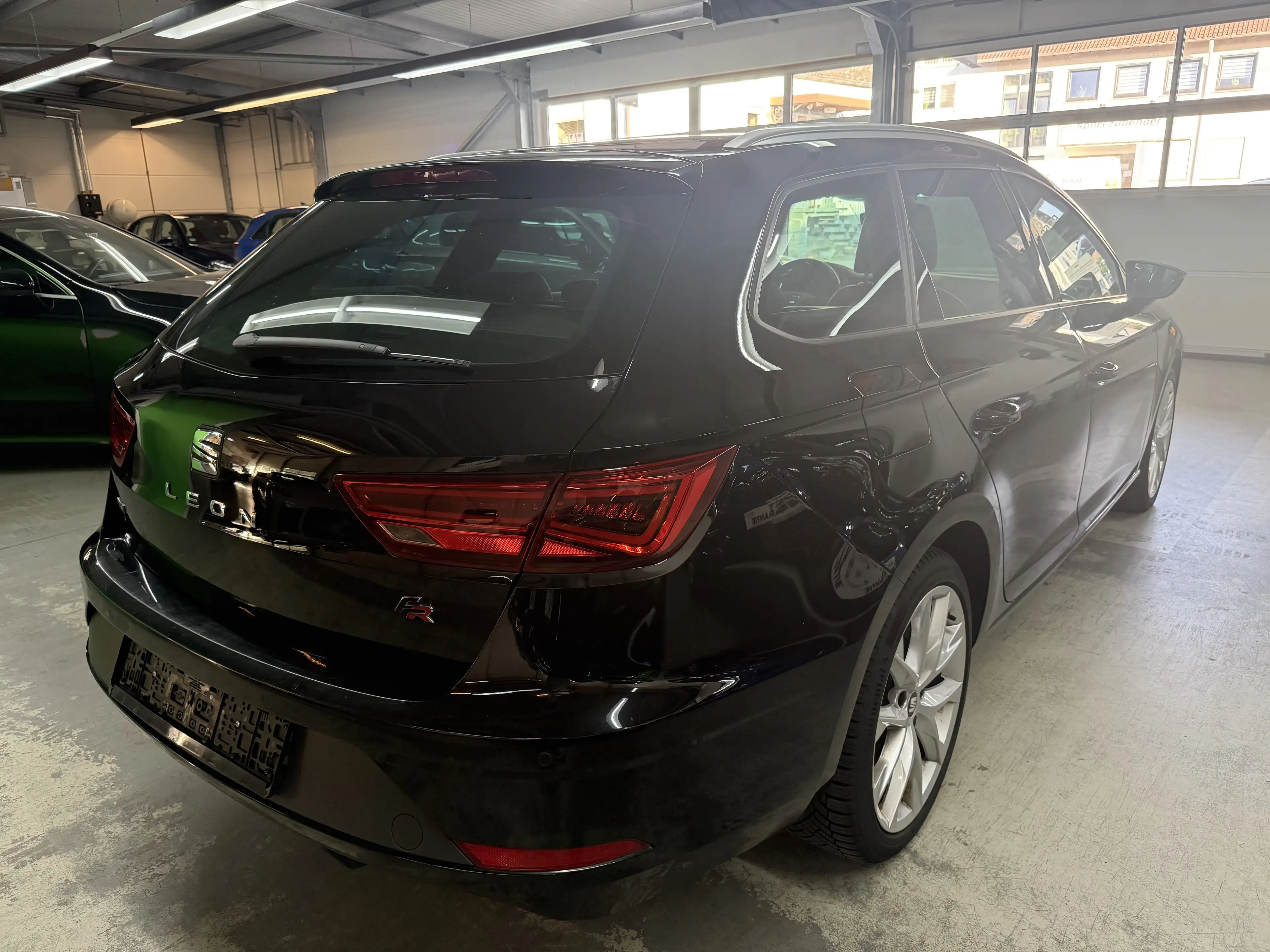 SEAT Leon FR Black Matt Edition — photo 6