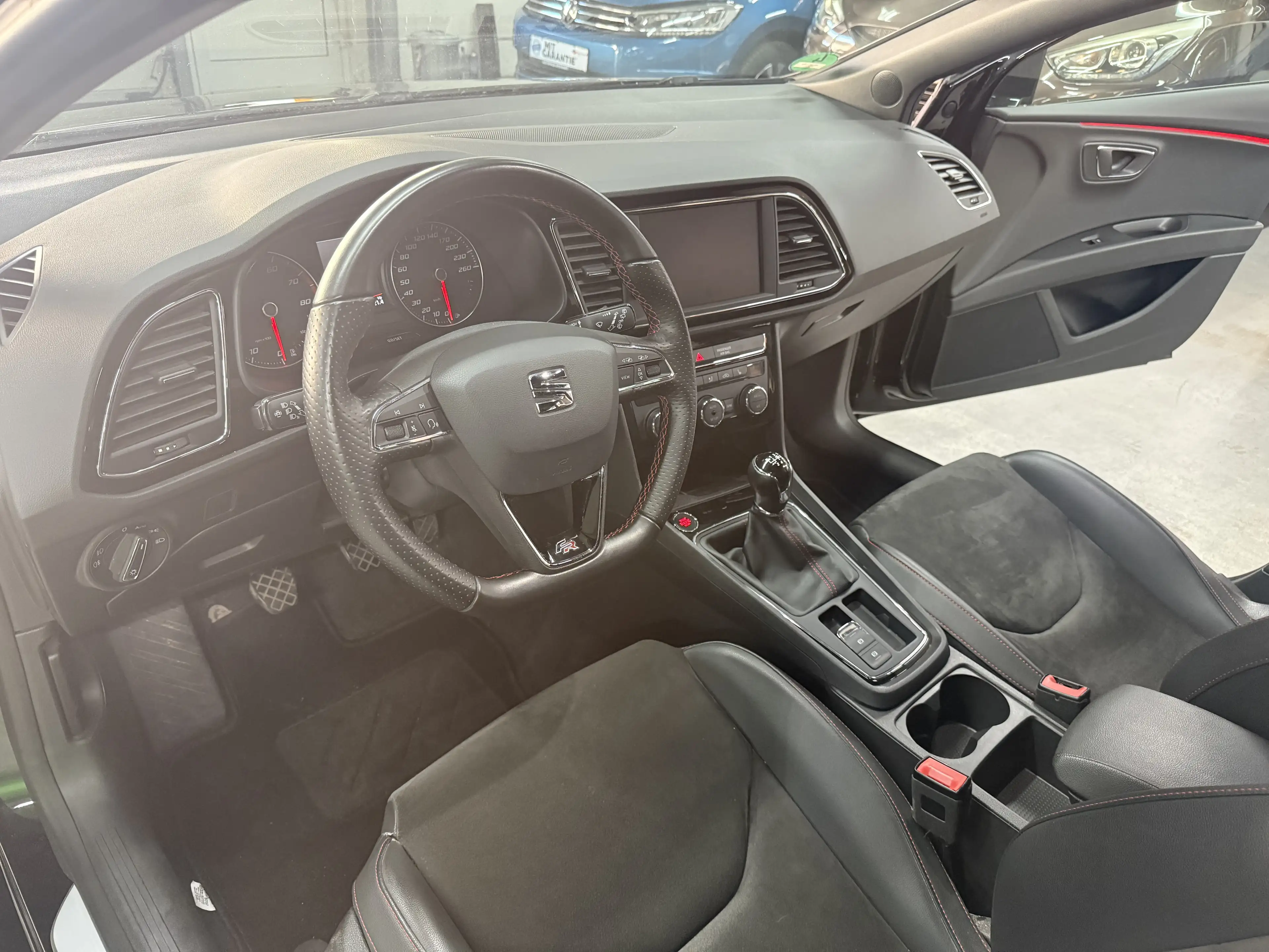 SEAT Leon FR Black Matt Edition — photo 11