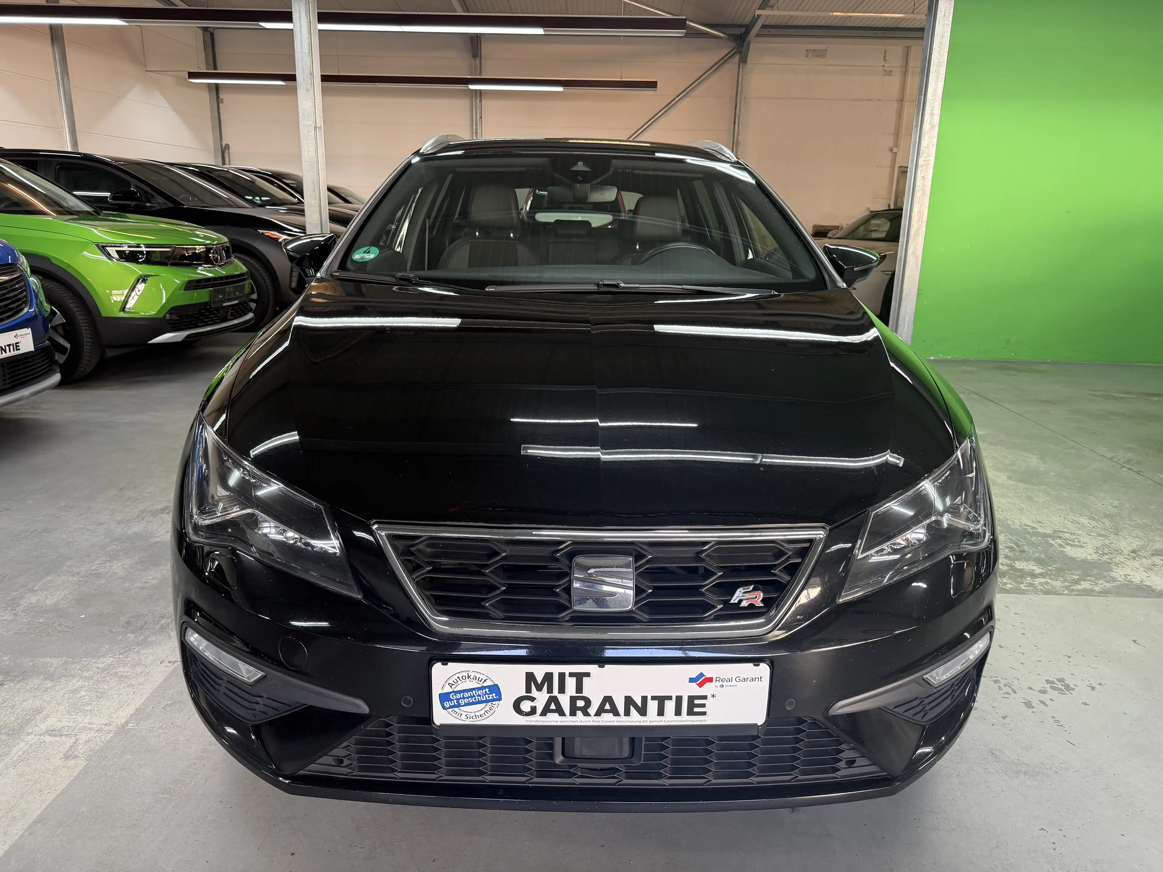 SEAT Leon FR Black Matt Edition — photo 2