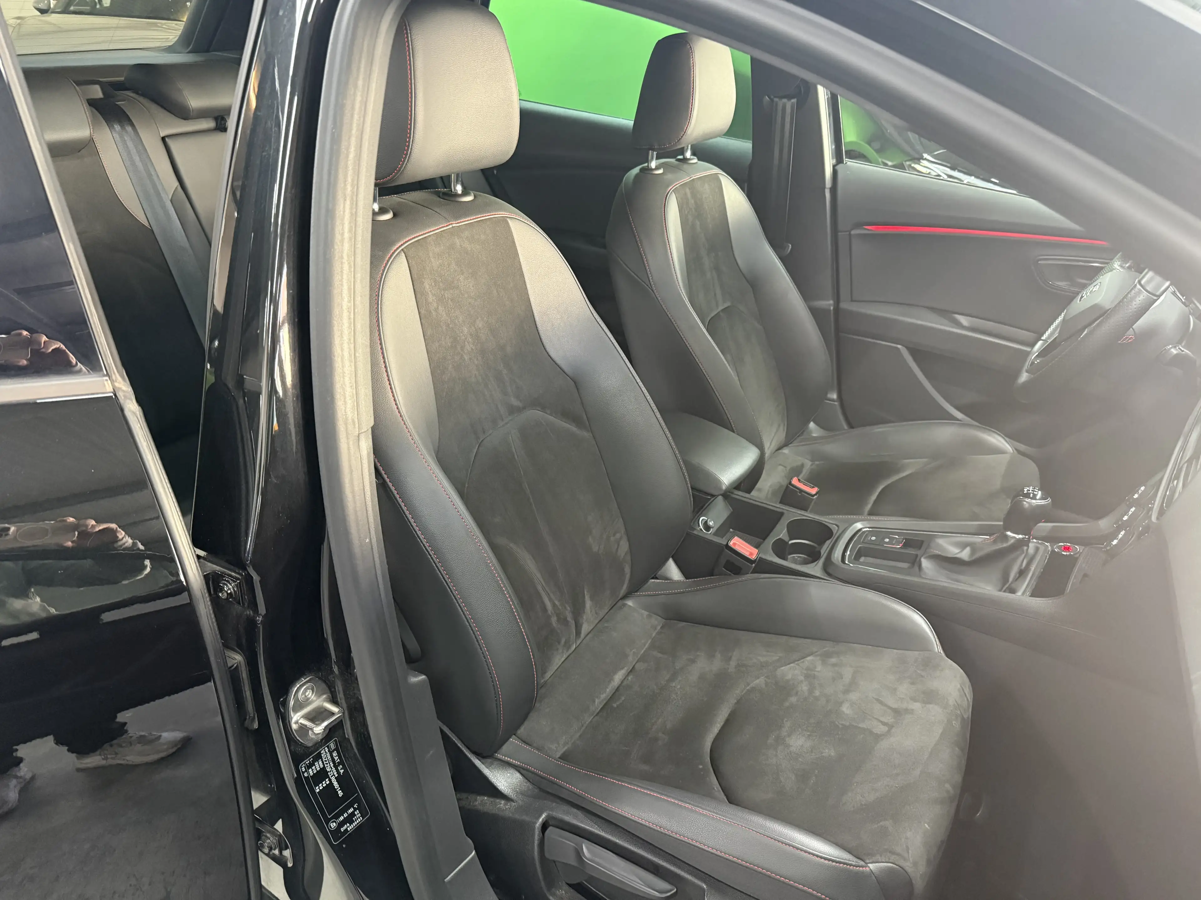 SEAT Leon FR Black Matt Edition — photo 15