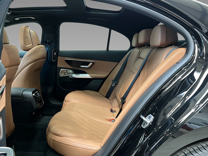 Mercedes-Benz E 450 d 4M+AMG+LEDER+PREMIUM+AHK+STANDHEIZUNG — photo 9