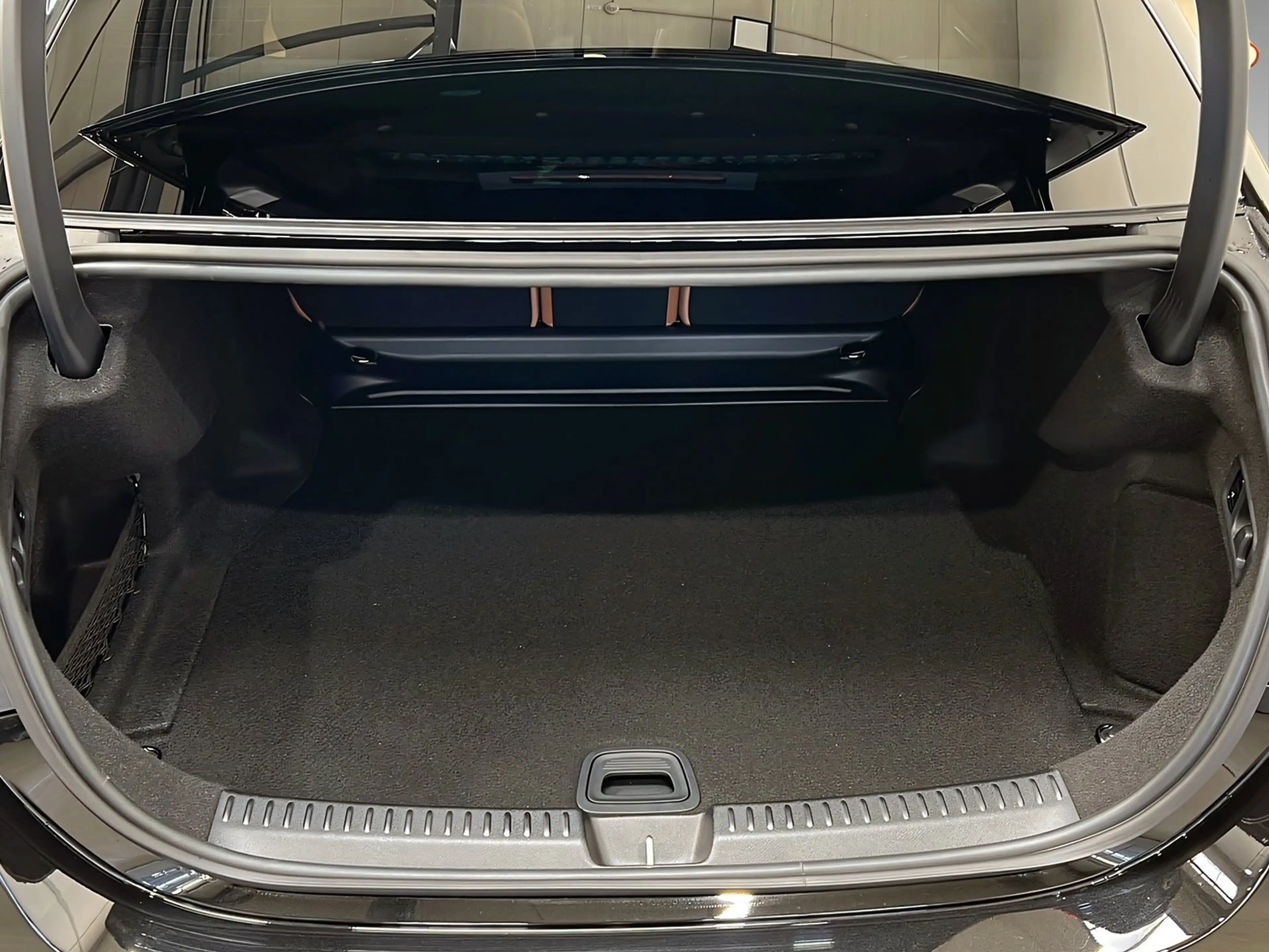 Mercedes-Benz E 450 d 4M+AMG+LEDER+PREMIUM+AHK+STANDHEIZUNG — photo 6