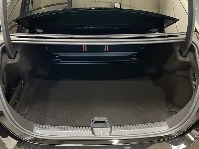 Mercedes-Benz 450 view 6