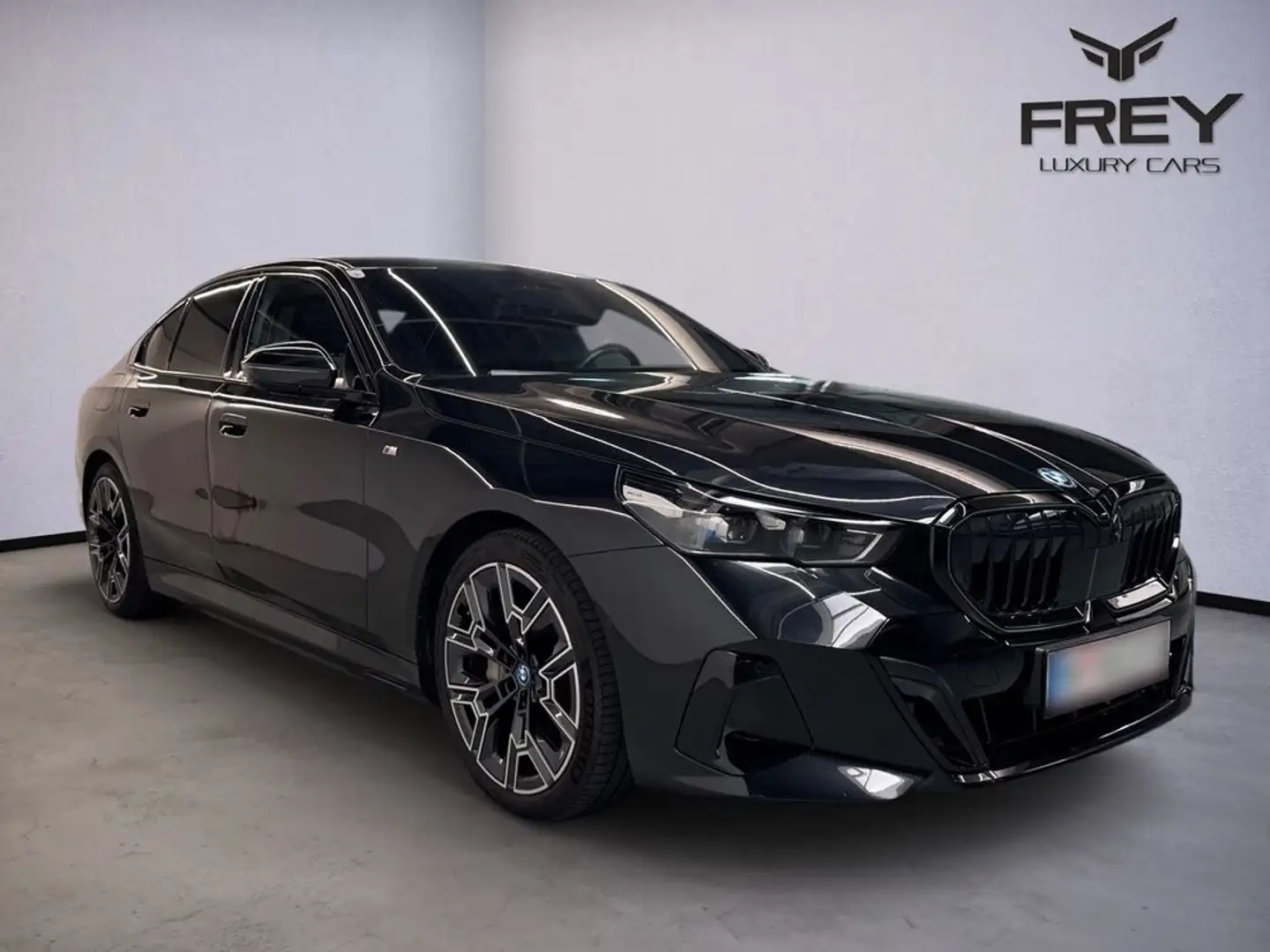 BMW i5 40 eDrive M Sport | BLACK SAPPHIRE MET. | H&K Schwarz - 2