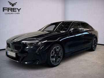 40 eDrive M Sport | BLACK SAPPHIRE MET. | H&K