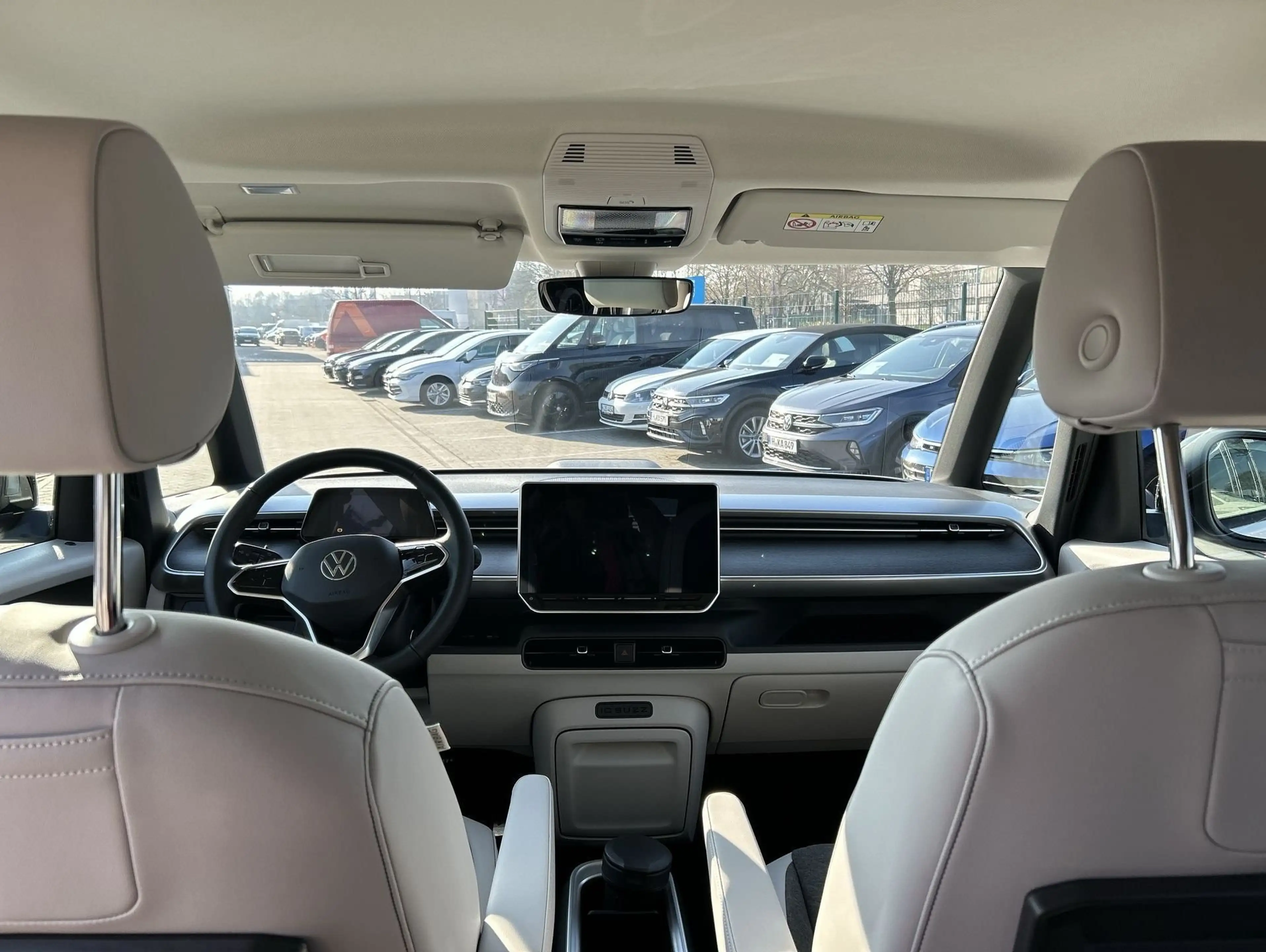 Volkswagen ID. Buzz Pro langer Radstand Motor: 86 kWh Getriebe:1-GangR — photo 12
