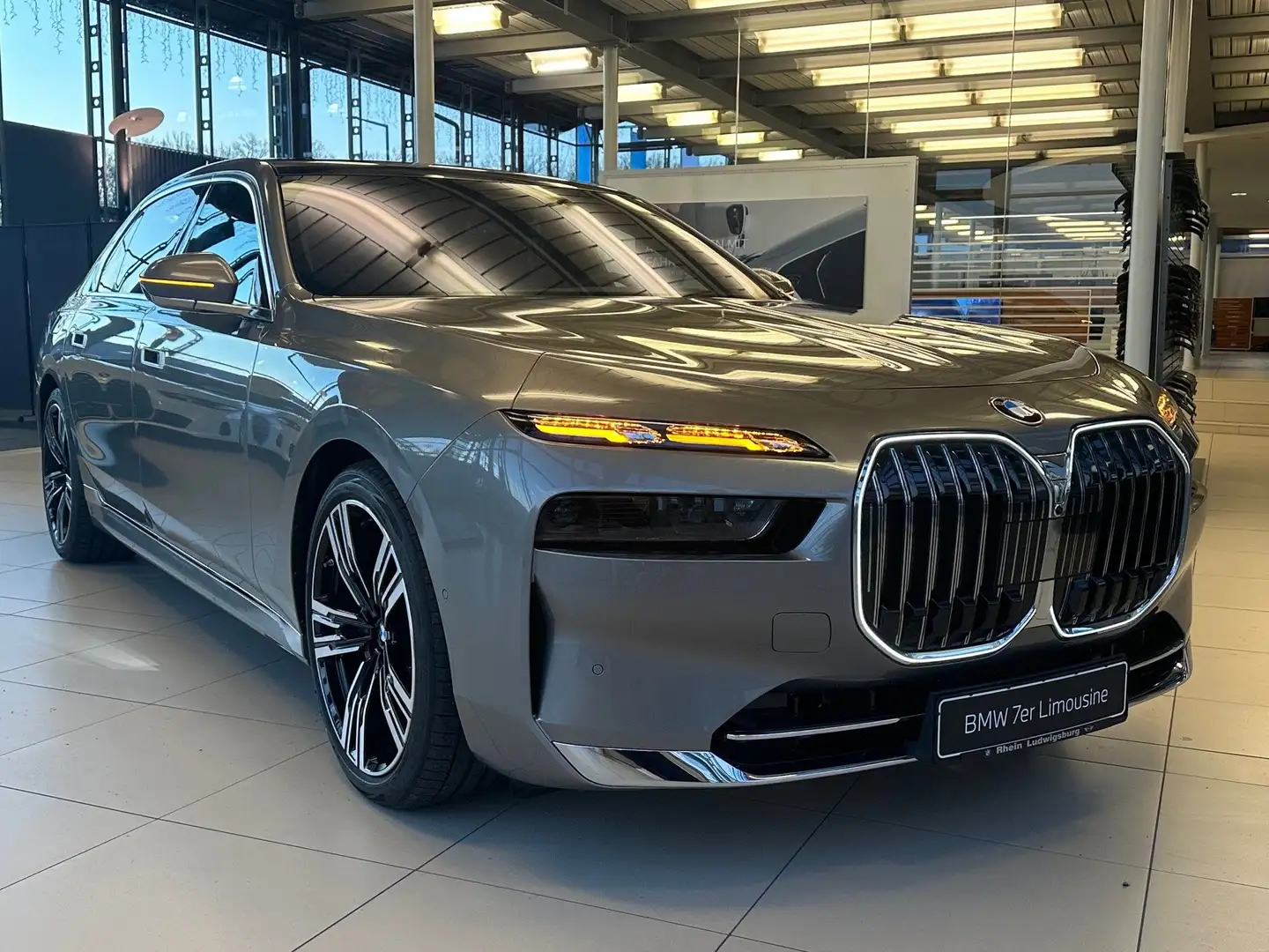 BMW 740 d xDrive Limousine *sofort Verfügbar* Szürke - 2