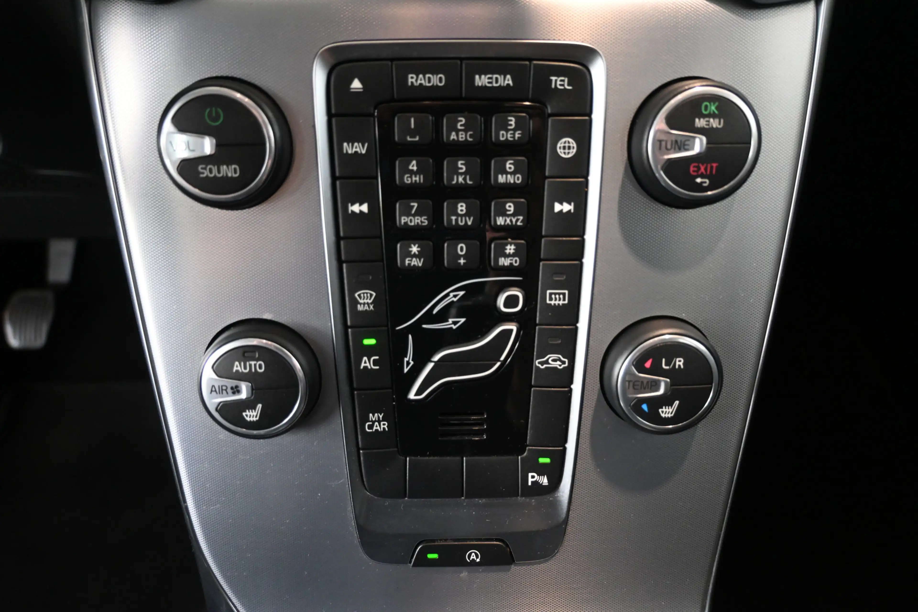 Volvo V40 2.0 T2 Momentum Nap Clima Cruise control Trekhaak — photo 11